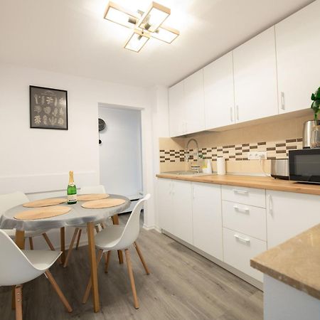 365 Guest Apartment Хунедоара Экстерьер фото