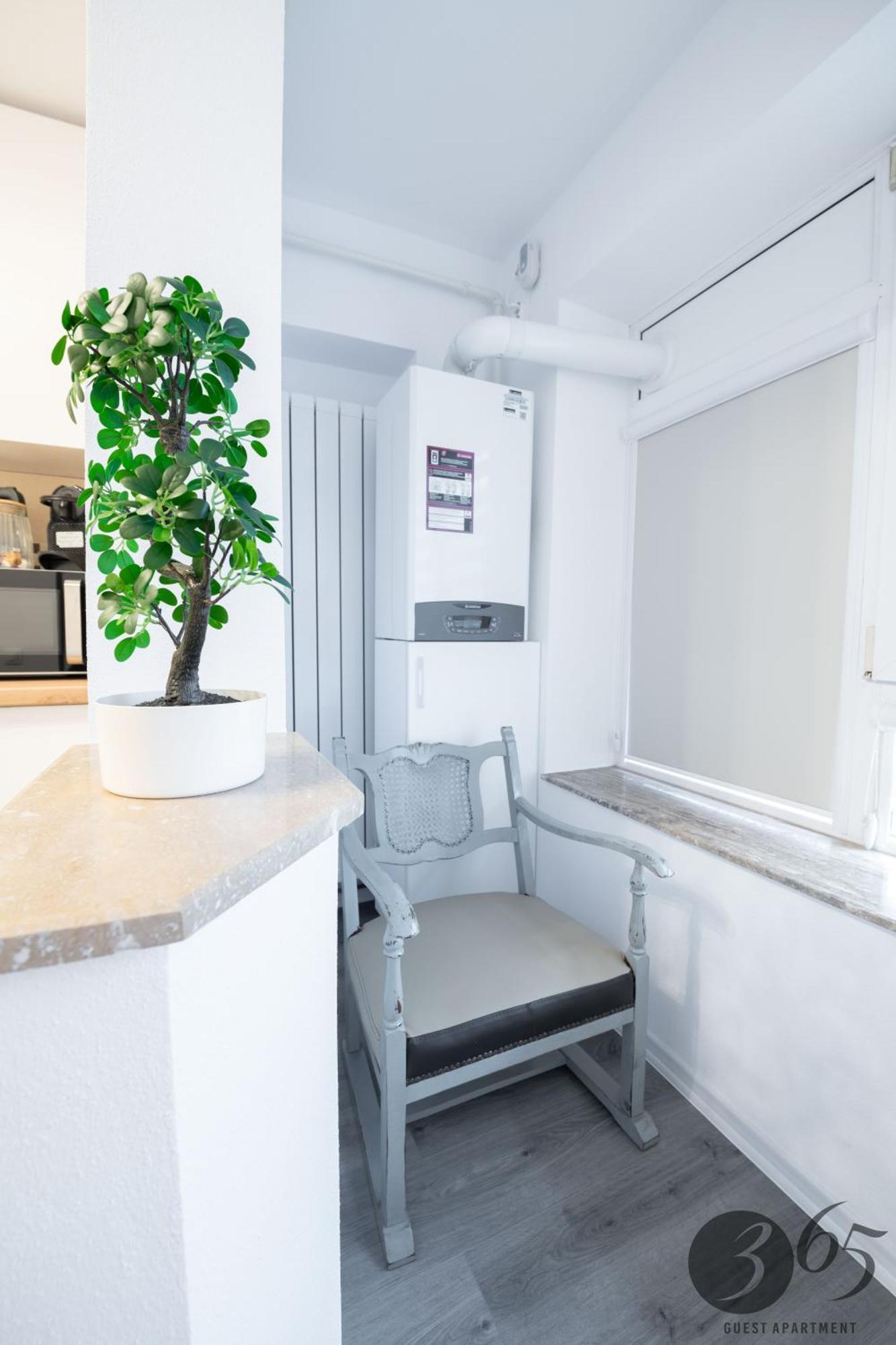 365 Guest Apartment Хунедоара Экстерьер фото